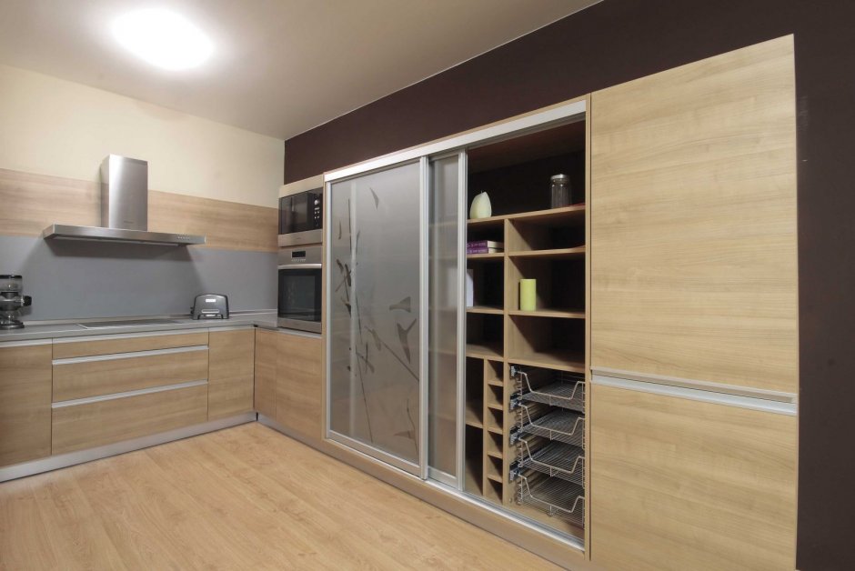 Кухонный гарнитур с раздвижными дверями