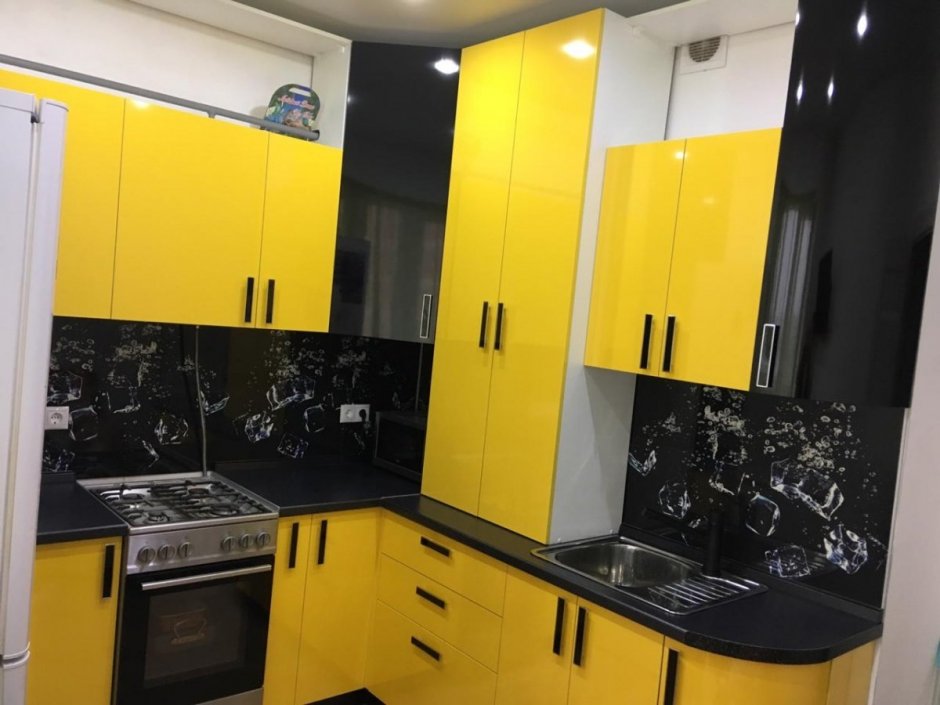 Желтая кухня дизайнерская