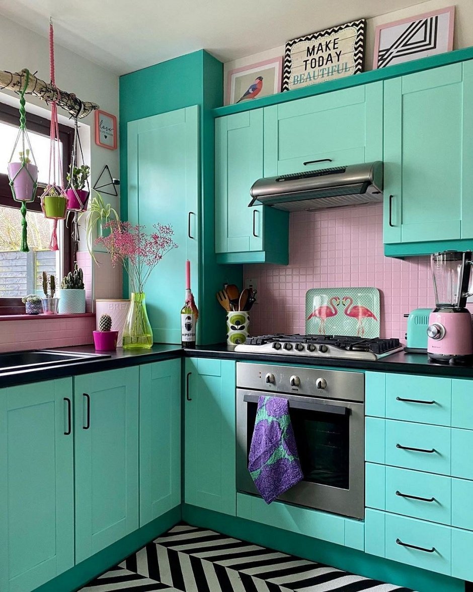 Кухонный гарнитур мятного цвета