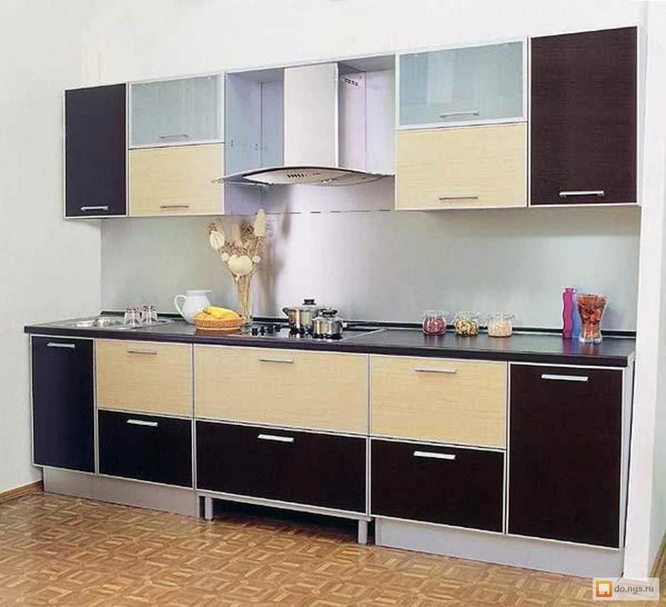 Двухцветный кухонный гарнитур с пеналом