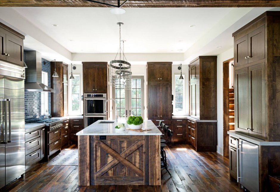 Дизайн кухни с деревянным полом