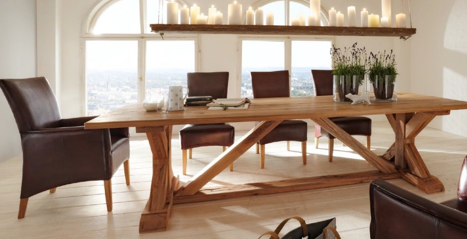 Длинные обеденные столы из дерева
