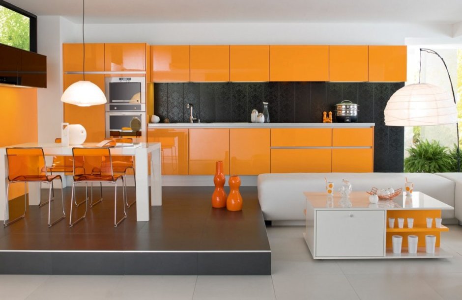 Современная кухня с оранжевым цветом
