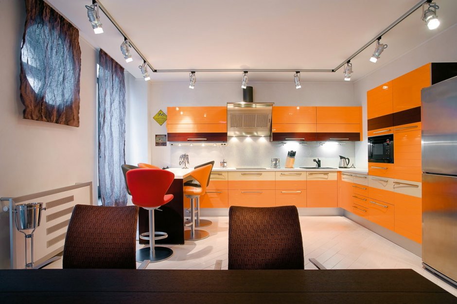 Интерьер кухни в оранжевом стиле
