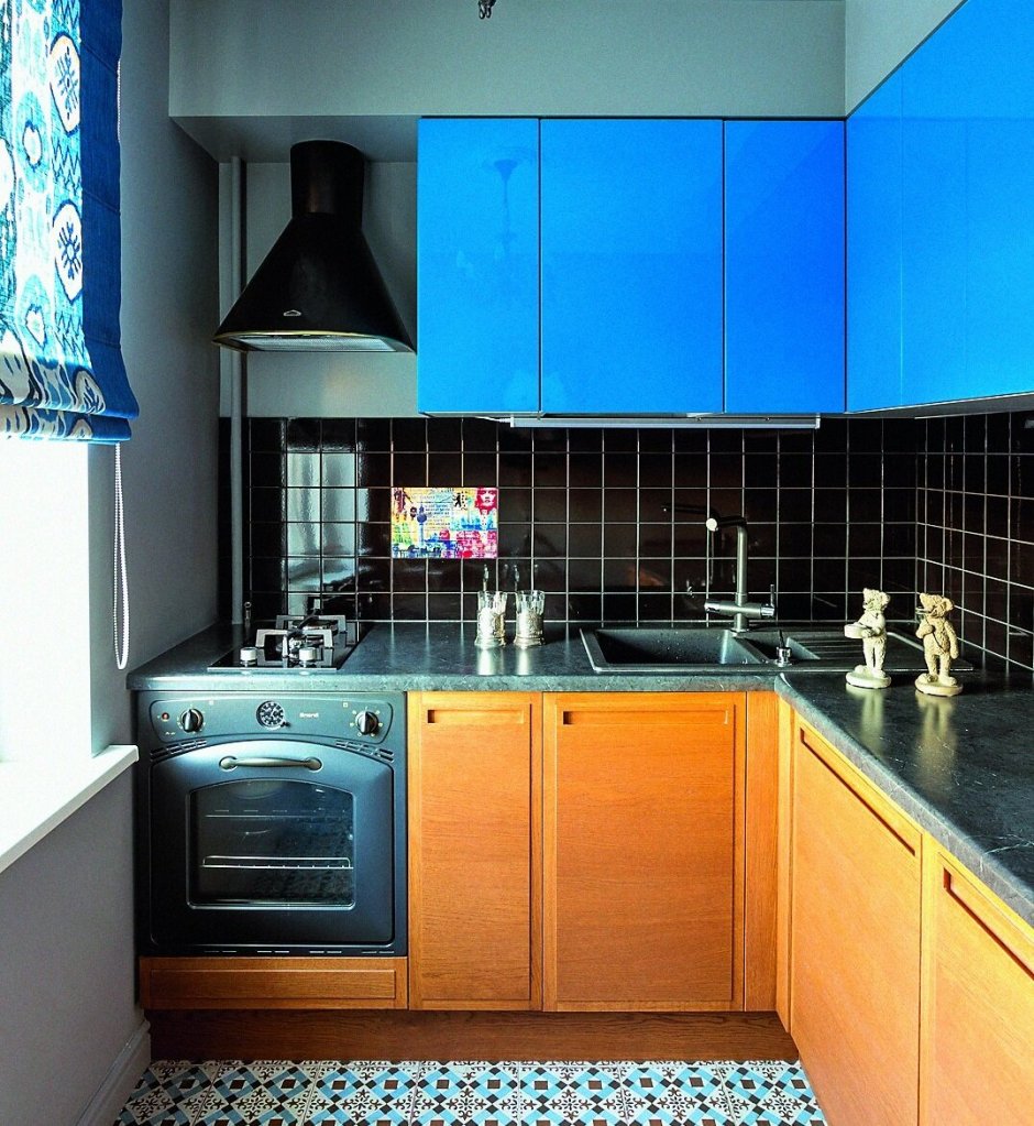 Маленькая синяя кухня