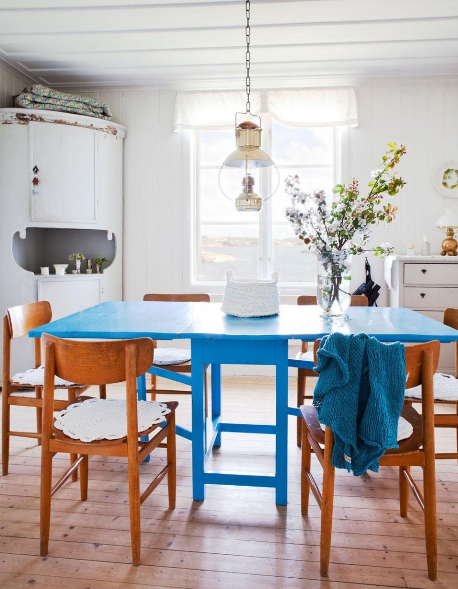 Стол голубой для кухни
