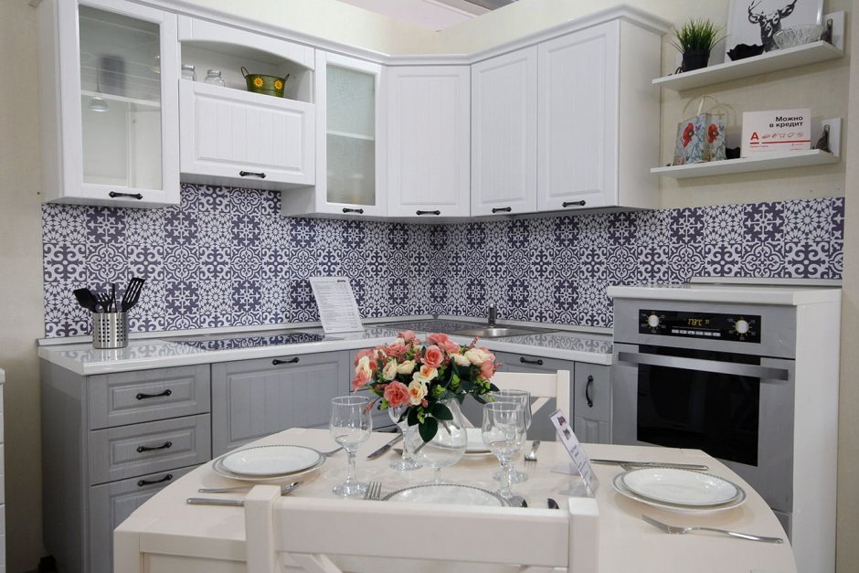 Кухня в бело сером цвете дизайн фото