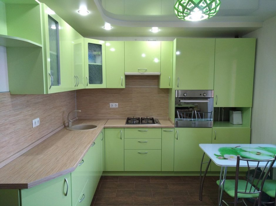 Кухня в бежево зеленом цвете
