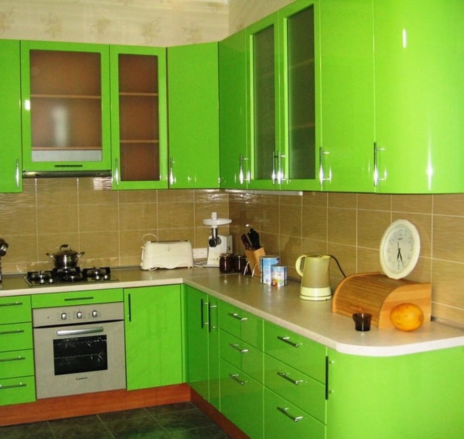 Встроенные кухни зеленого цвета