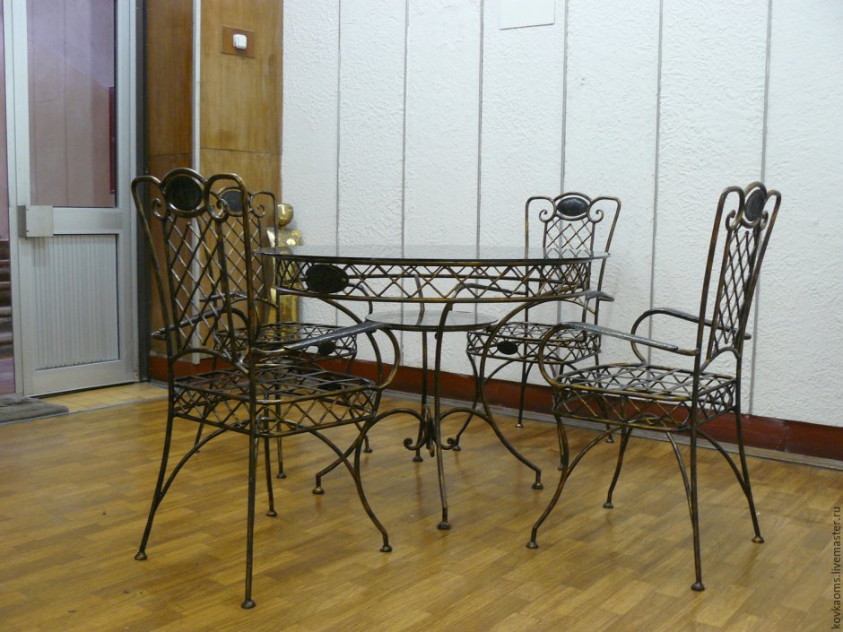 Столик со стульями кованые
