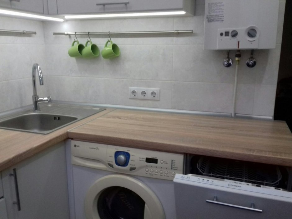 Кухня с посудомойкой и стиральной машиной