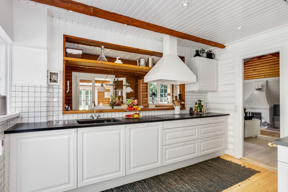 Кухни в скандинавском стиле в бревенчатом доме