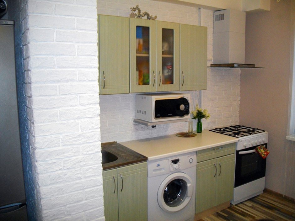 Маленькая угловая кухня со стиральной машиной (34 фото)