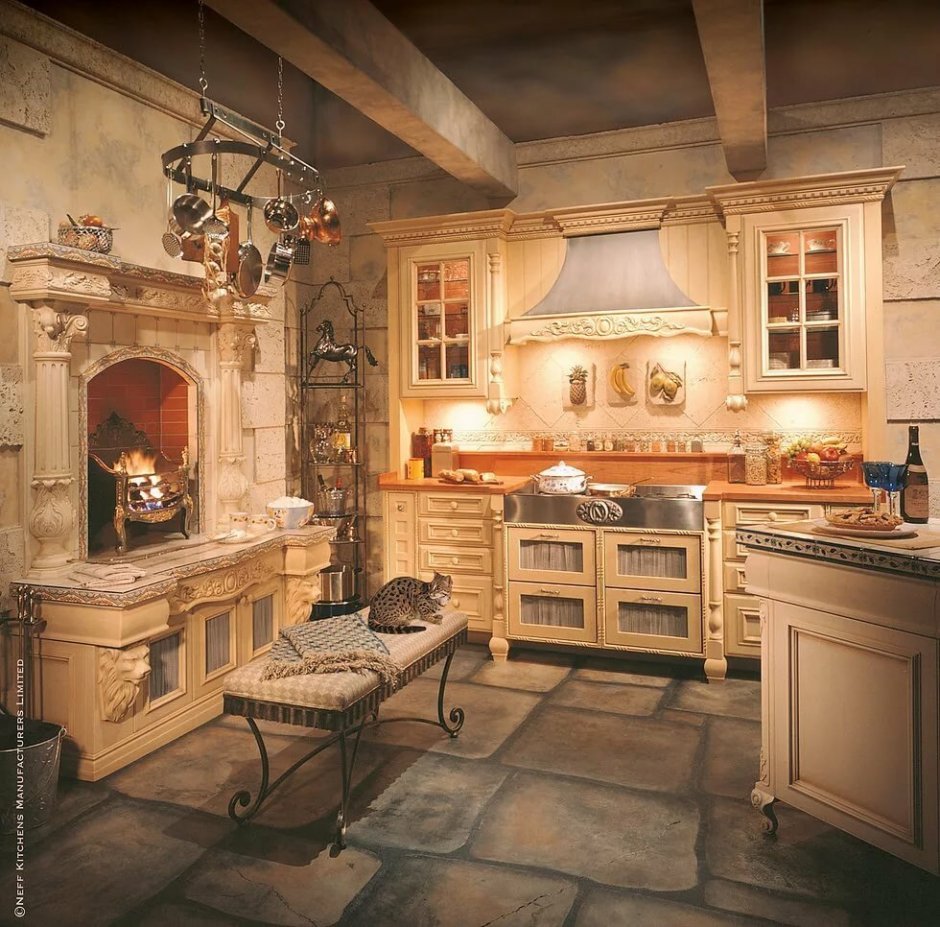Кухонный гарнитур в старинном стиле