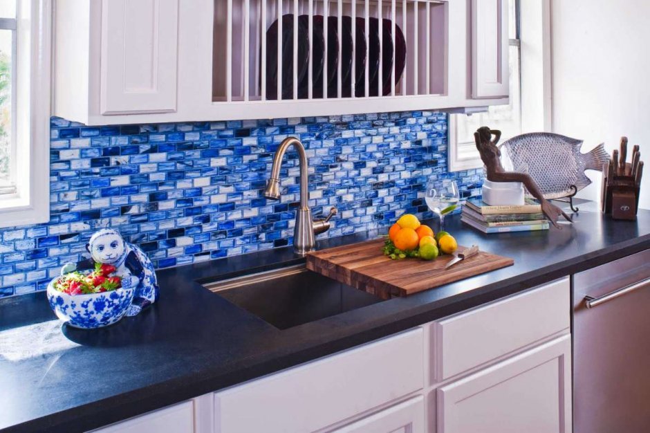 Синяя плитка на кухонный фартук