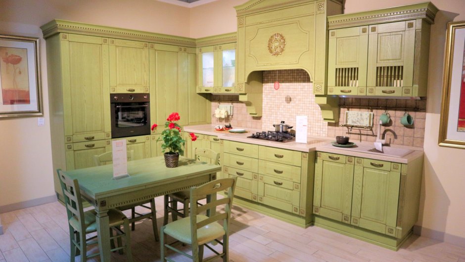 Кухня оливкового цвета в стиле Прованс