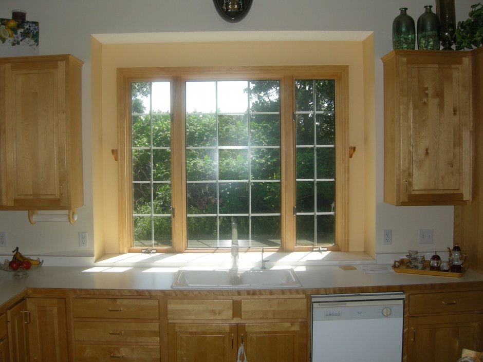 Кухня у окна на даче (35 фото)