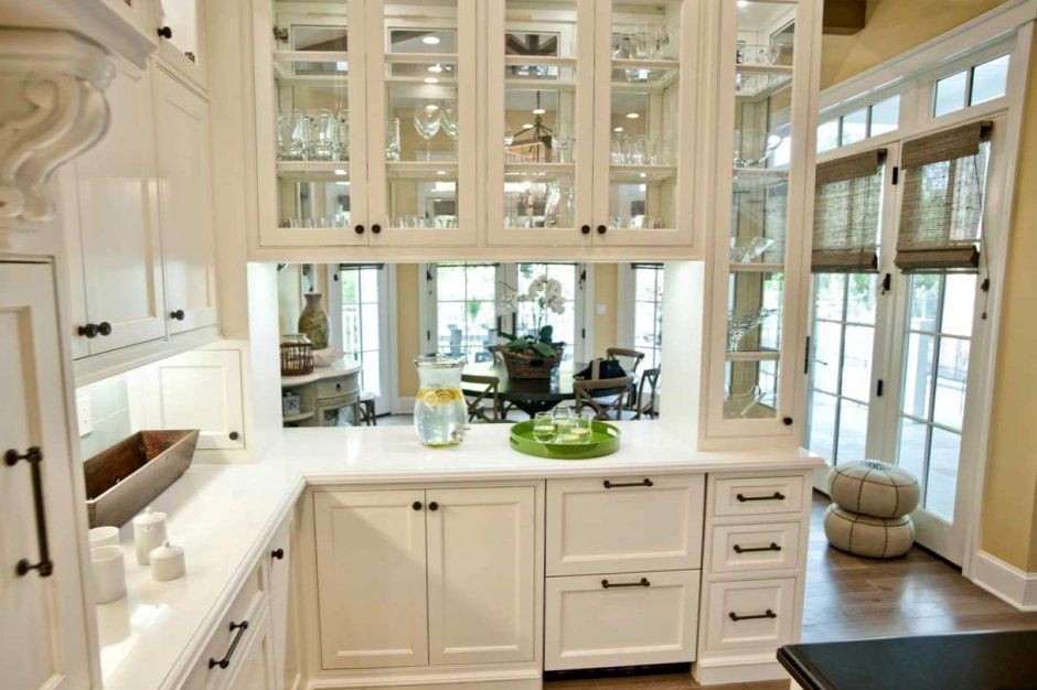 Шкаф на кухню со стеклянными дверцами