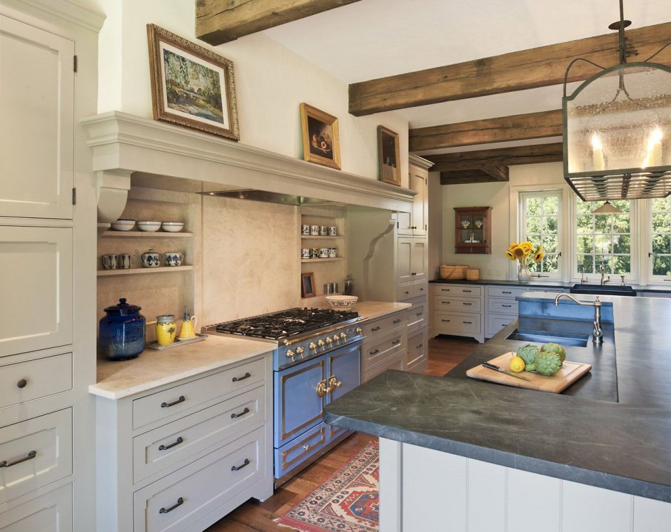 Кухонный гарнитур голубой в деревенском стиле
