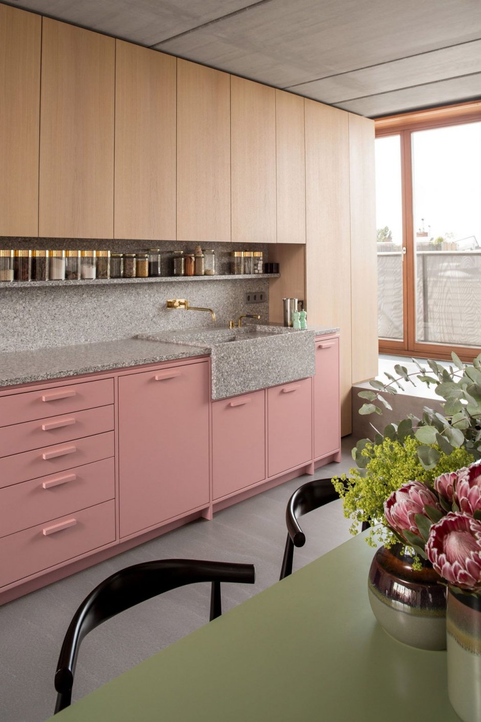 Розовый кухонный гарнитур