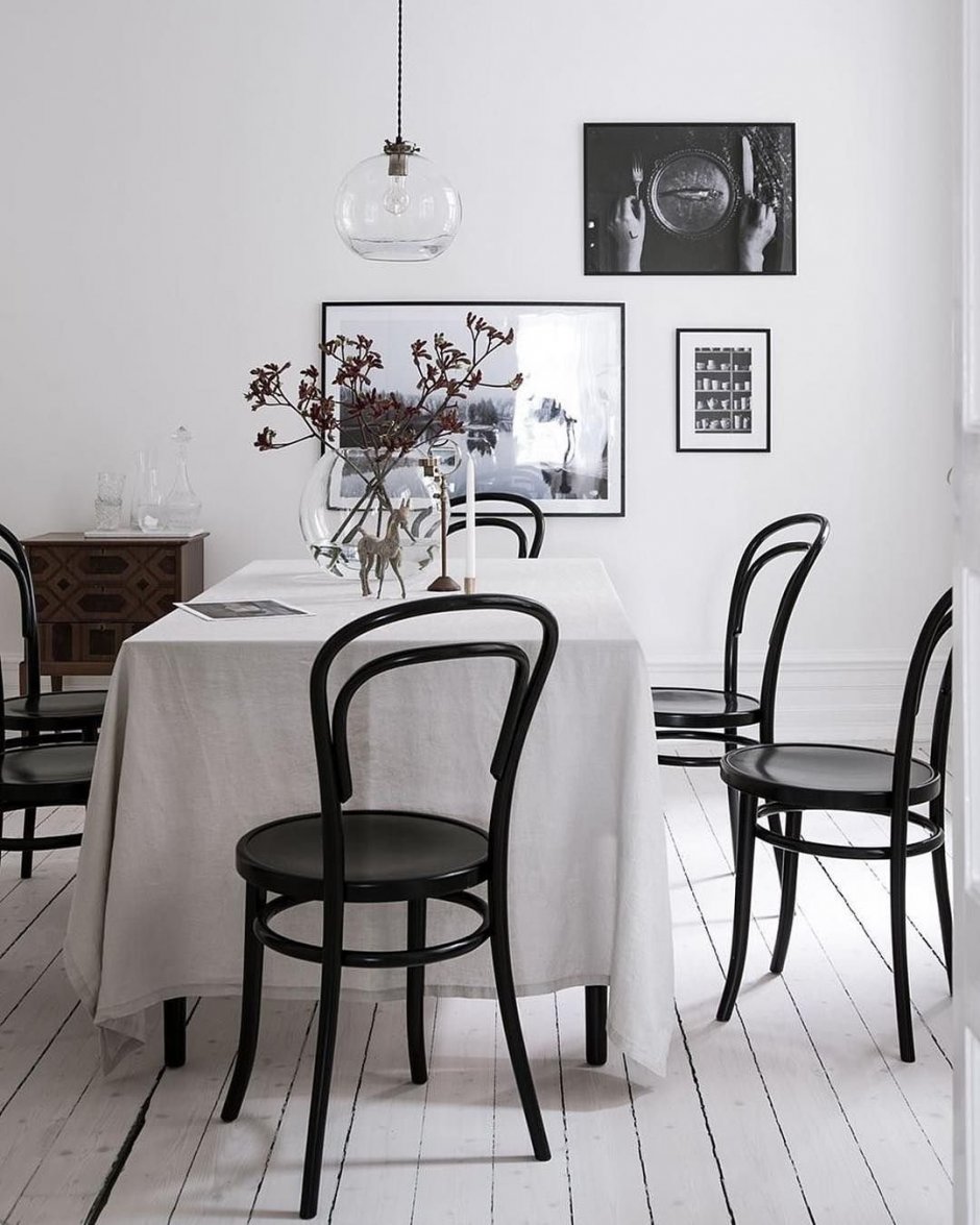 Венские стулья в классическом интерьере кухни