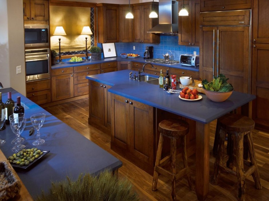 Кухня синяя с деревом