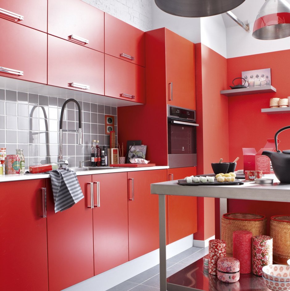 Красная кухня сочетание цветов