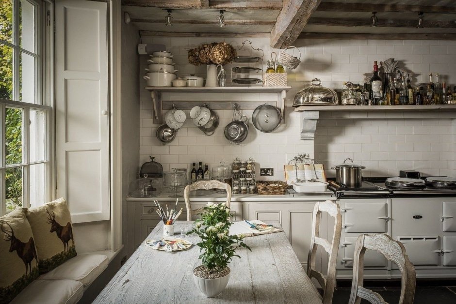 Уютная кухня в старинном стиле