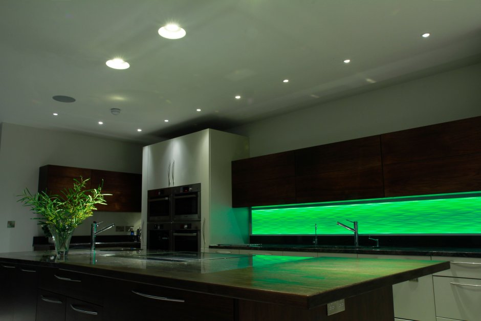 Светодиодная подсветка в интерьере кухни