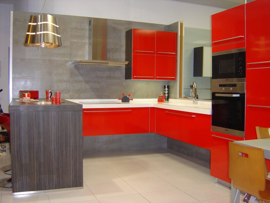 Кухонный гарнитур красный с серым