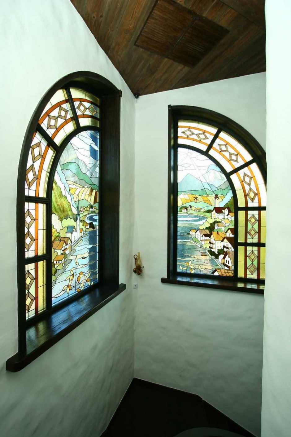 Декоративное окно в интерьере