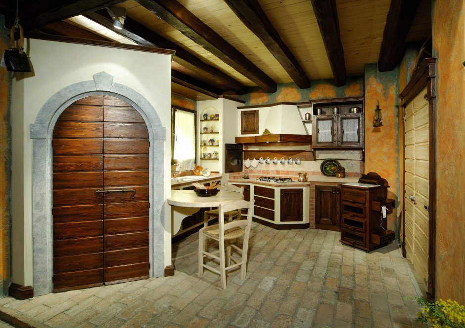 Кухня столовая с лестницей в стиле муратура