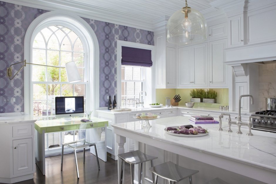 Кухня лавандового цвета в современном стиле