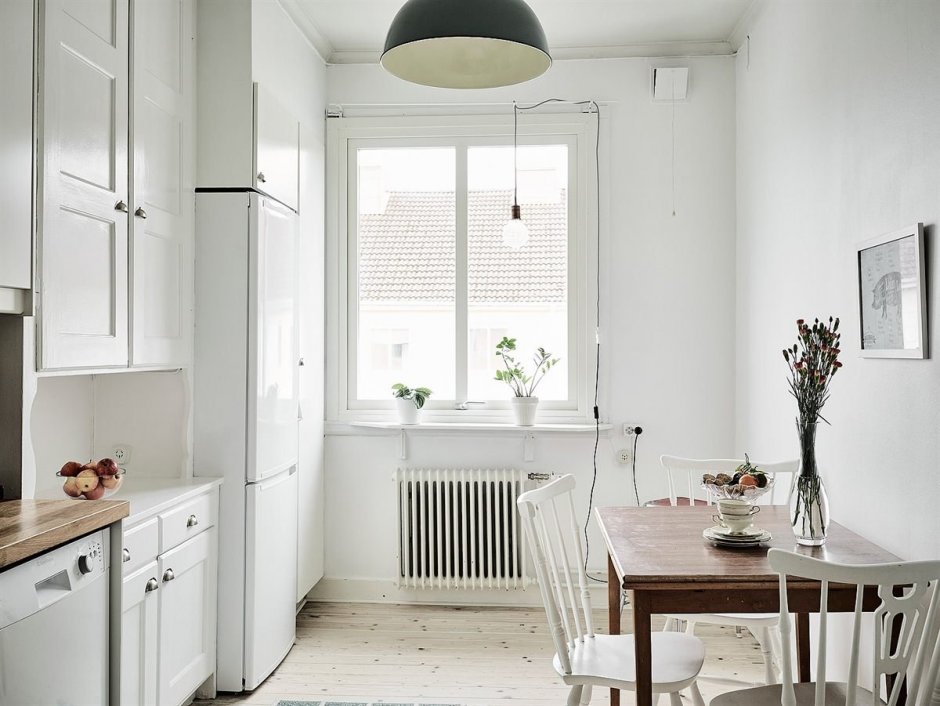 Очень маленькая кухня в скандинавском стиле