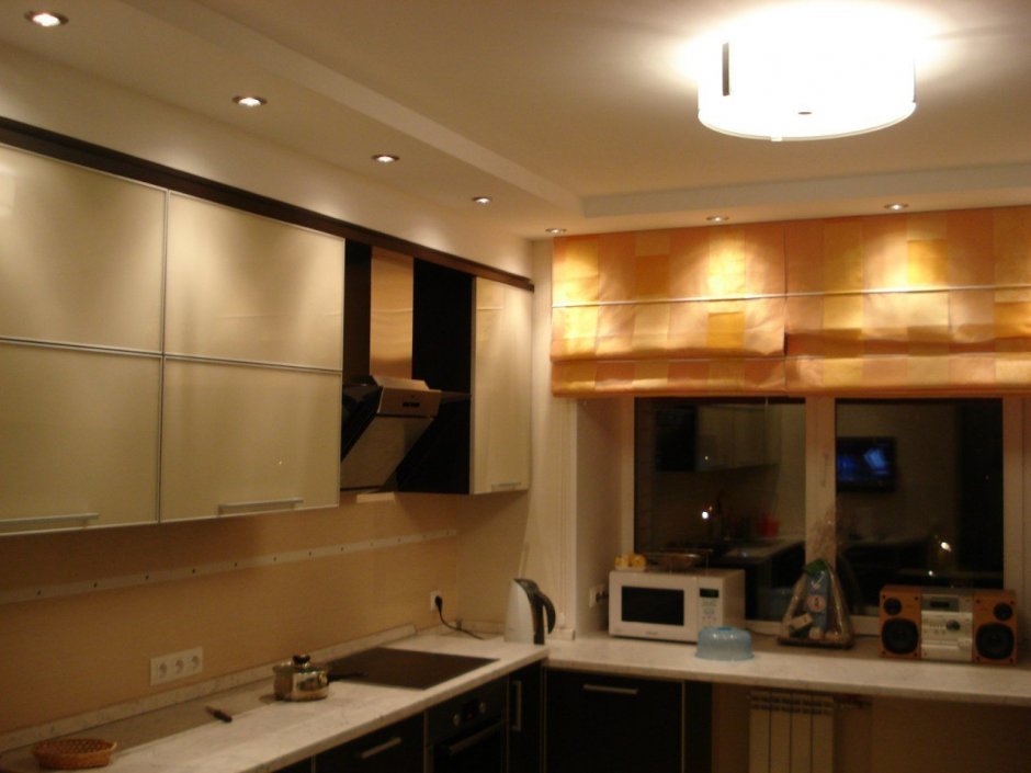Потолок над кухней