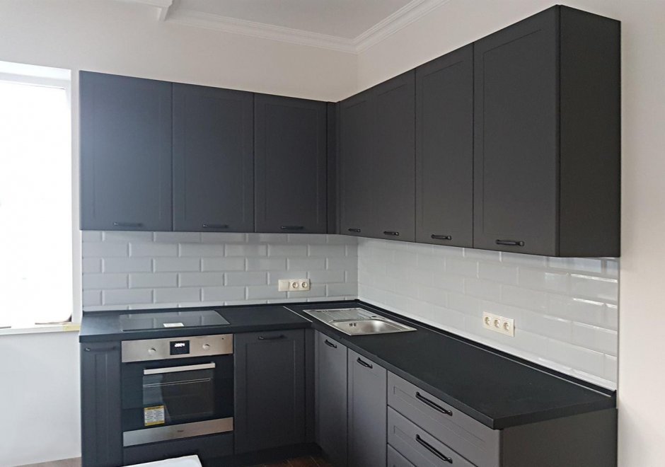 Угловые кухни серого цвета