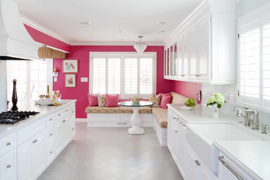 Кухня в бело розовых тонах