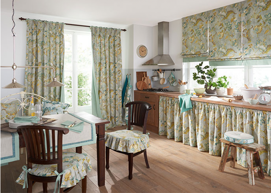 Римские шторы на кухню в стиле Кантри