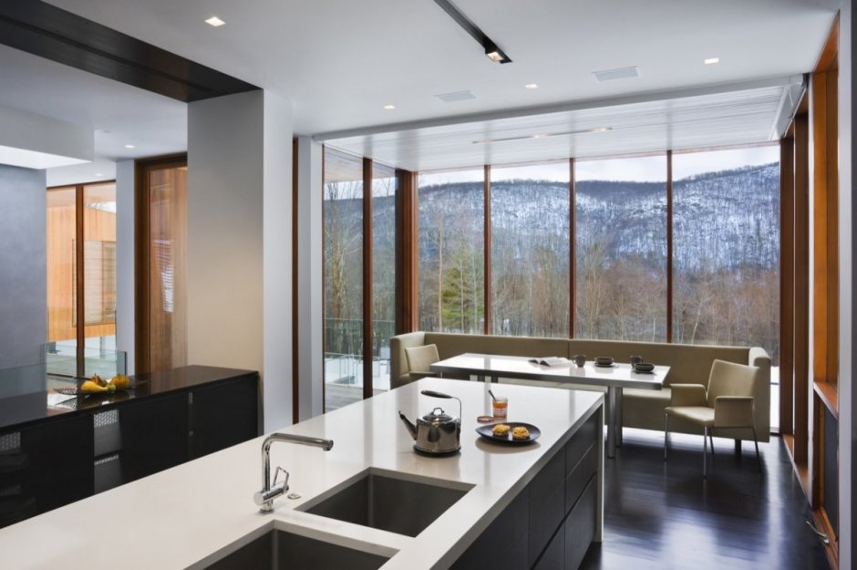 Кухня гостиная с панорамными окнами современная