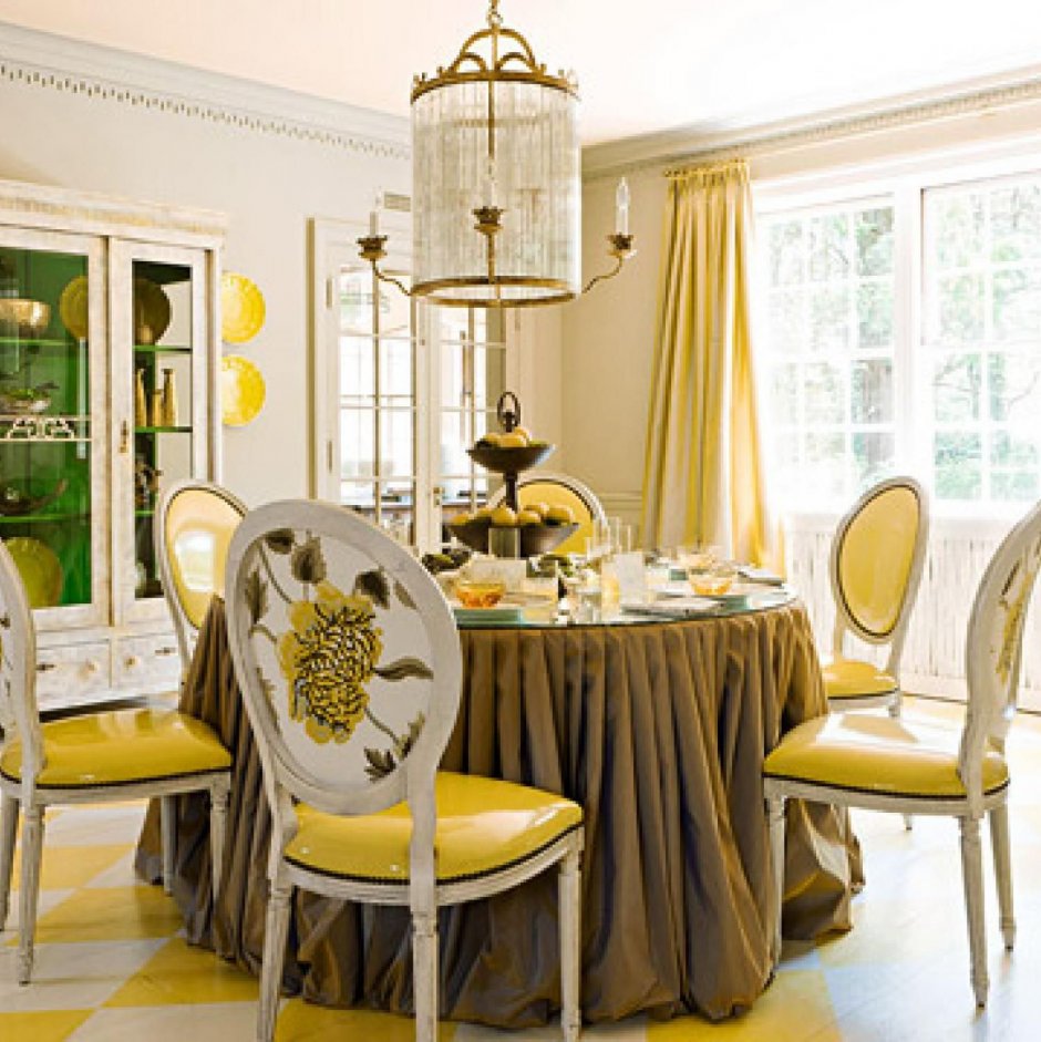 Желтая гостиная столовая