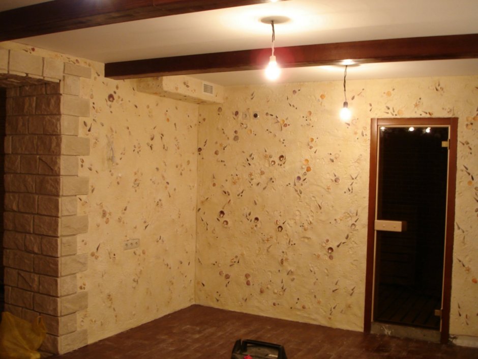 Отделка стен короедом внутри помещения