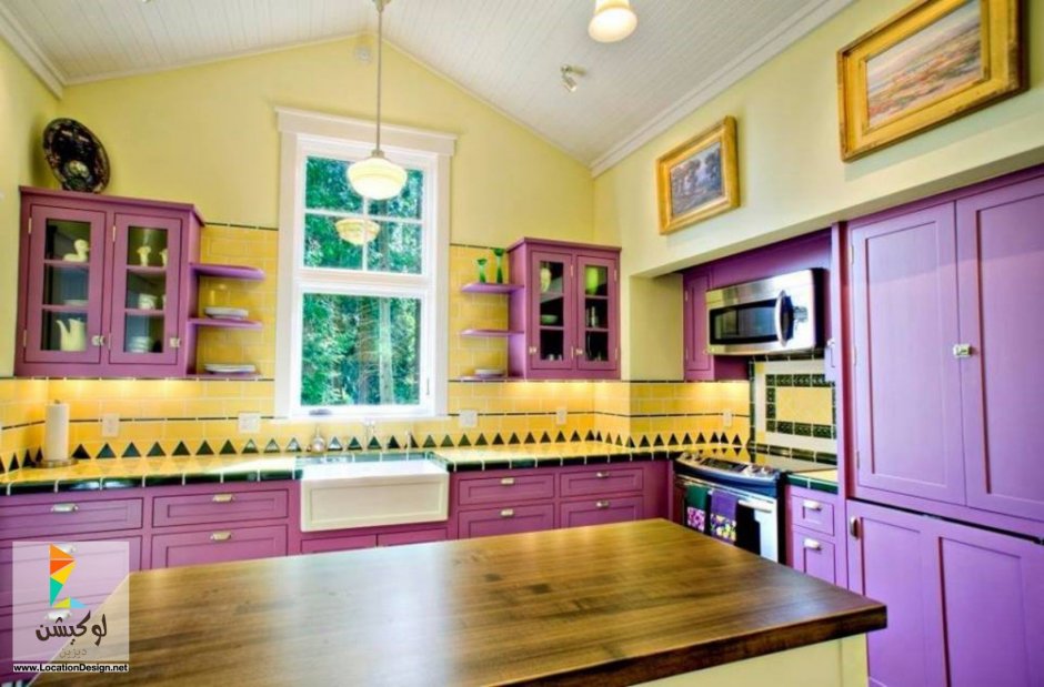 Кухня в желто фиолетовых тонах