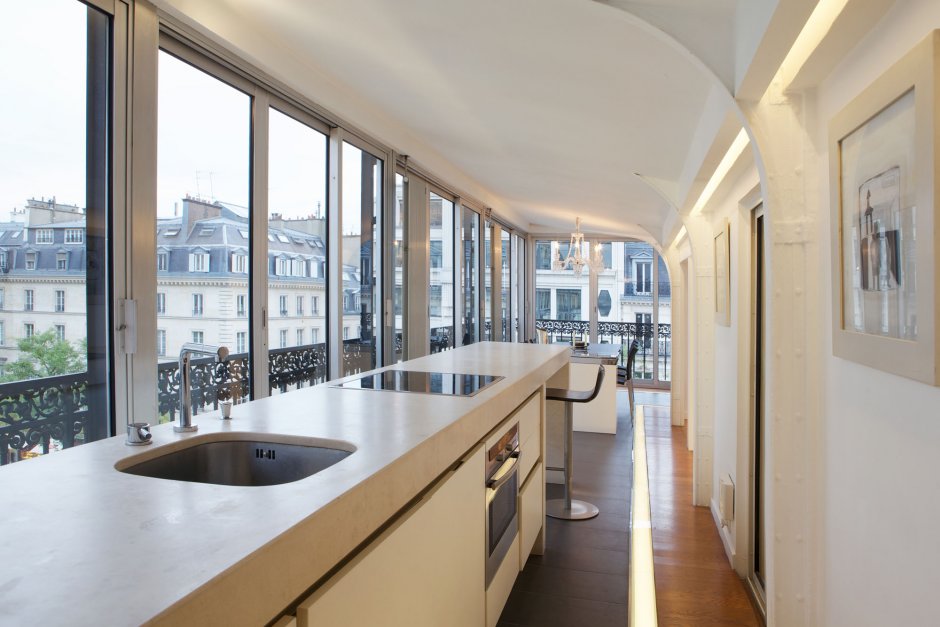Кухня на балконе с панорамными окнами