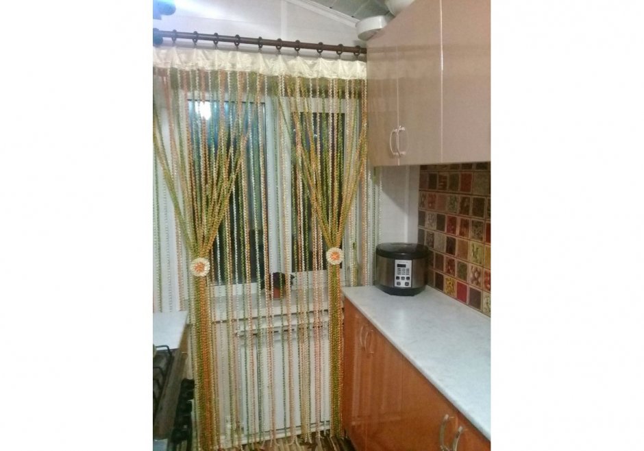 Нитяные шторы на кухню