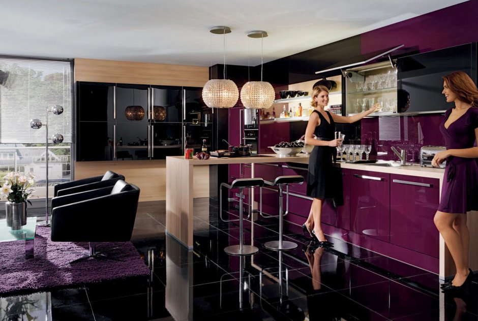 Кухня в фиолетово черном цвете
