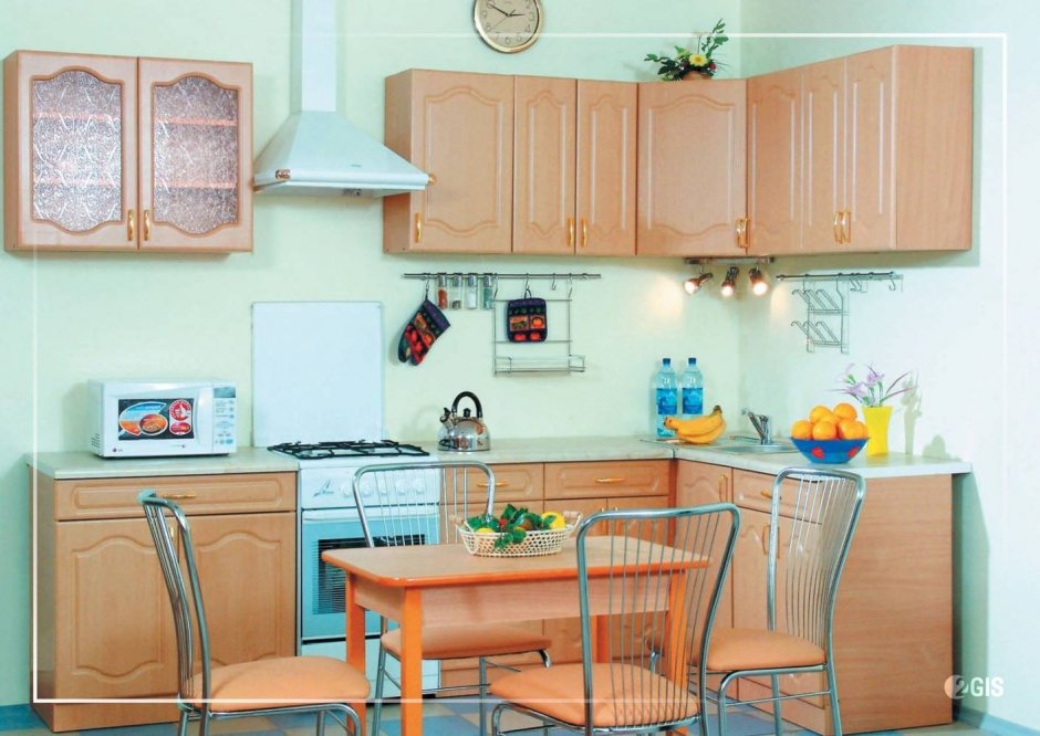 Кухонный гарнитур цвет бук в интерьере