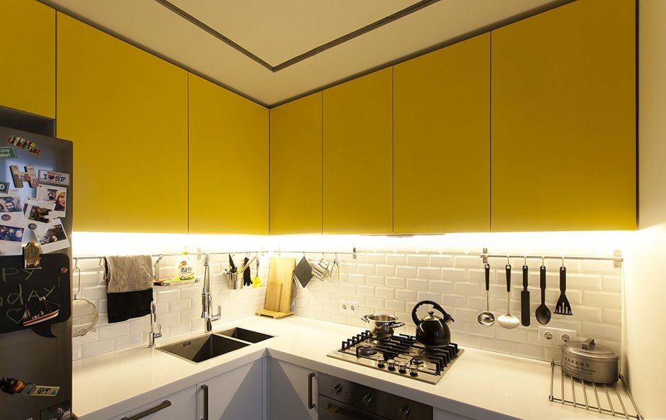 Жёлтая кухня Зебра