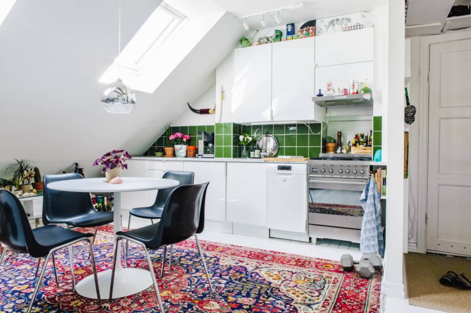 Зеленая плитка на кухне в скандинавском стиле