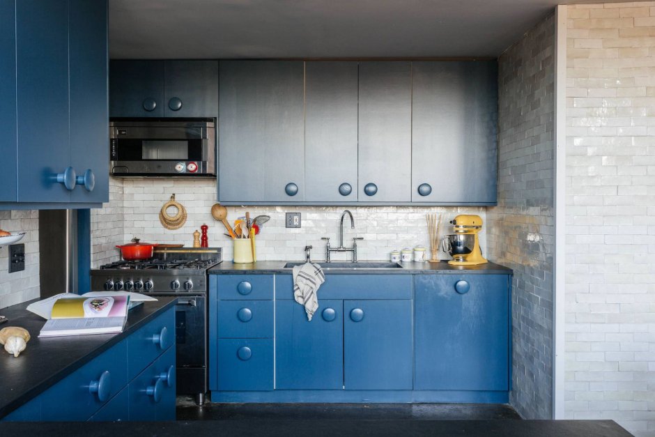 Кухня в стиле лофт серо голубая