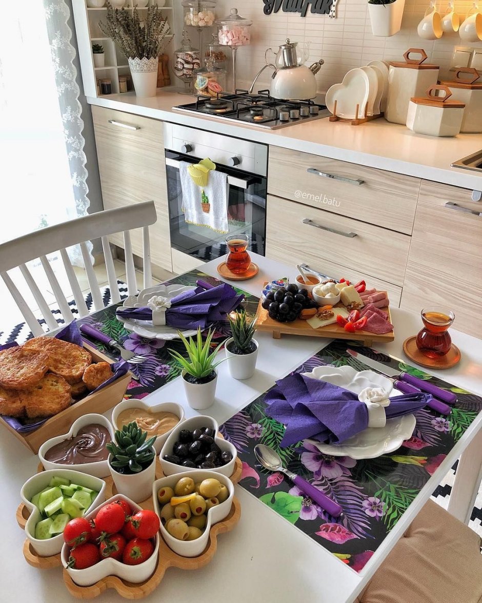 Кухонный стол с едой (34 фото)